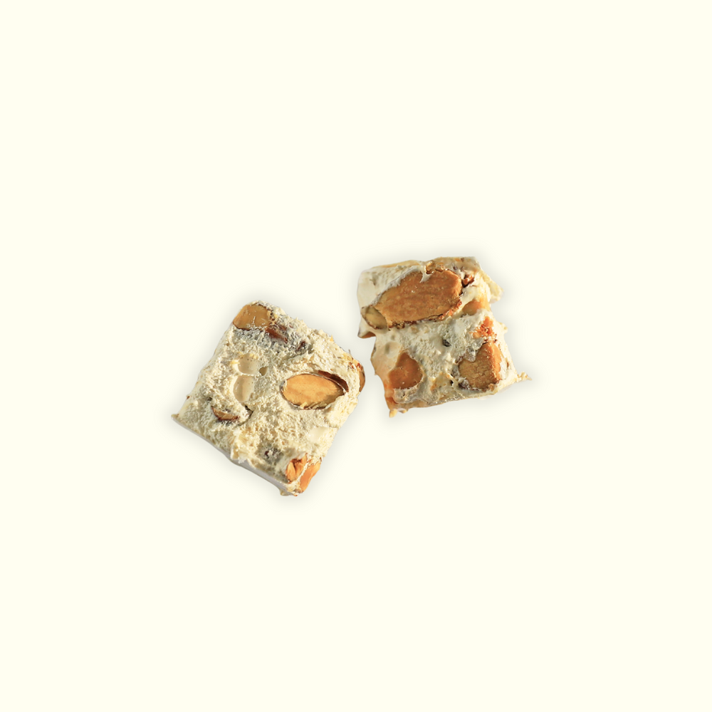 Nougat traditionnel Saint-Tropez emballé cadeau, douceur provençale aux amandes